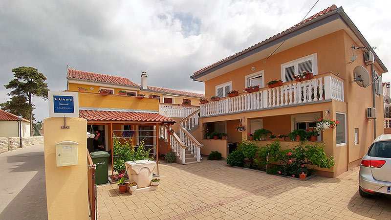 Apartments Branimir, Nin